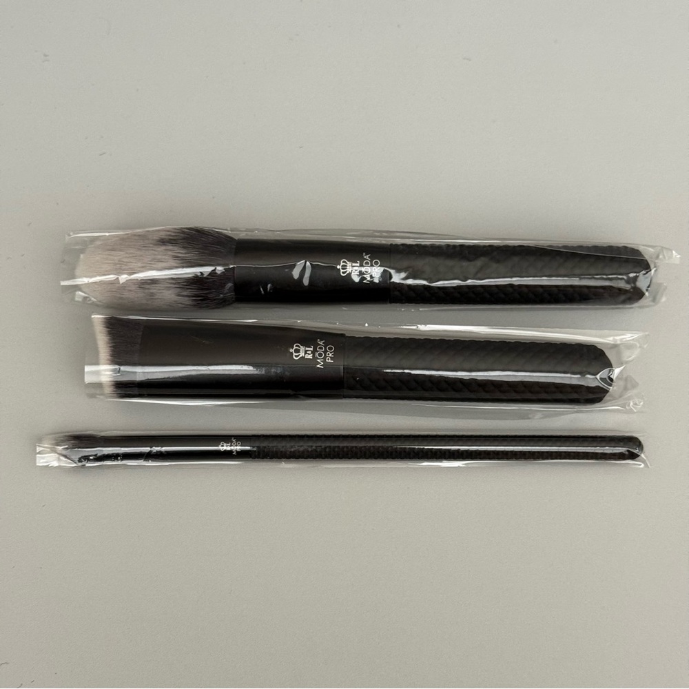 Moda Pro | Makeup Brushes with Black Handles, New